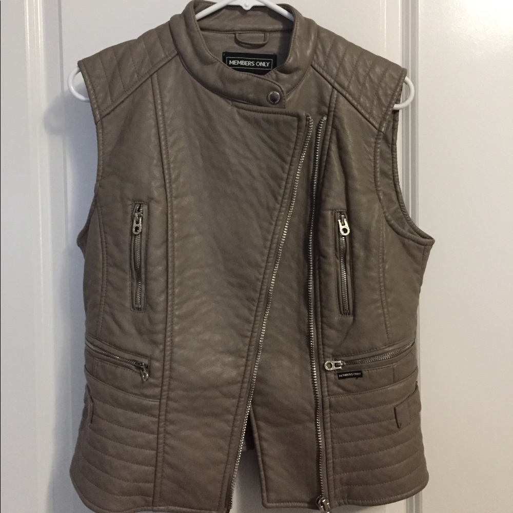 NWOT Members Only Vest - Picture 2 of 4